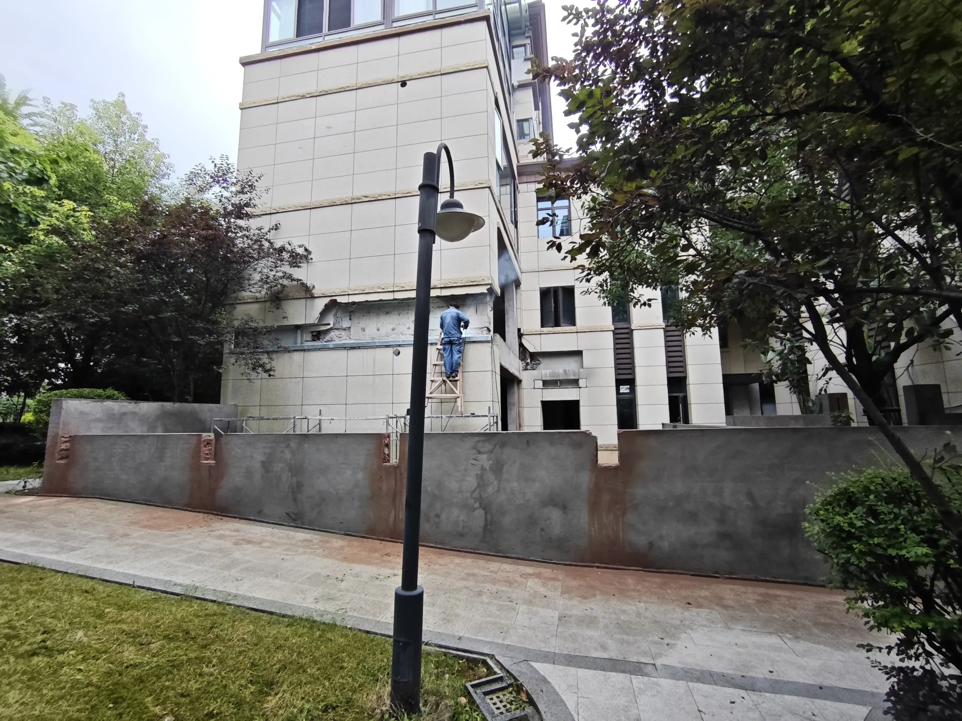 钢结构玻璃雨棚重庆大渡口中建瑜和城三期小区内 -工作记录-第1张
