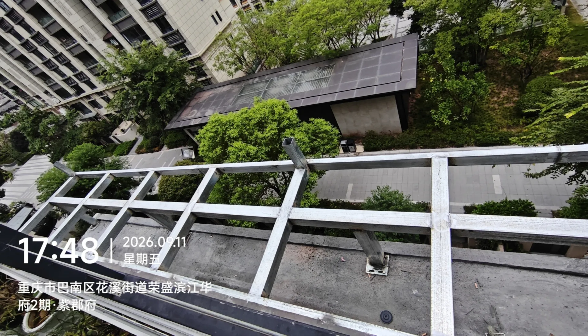 重庆花溪街道荣盛滨江华府钢结构玻璃雨棚龙骨制作安装完工记录 -工作记录